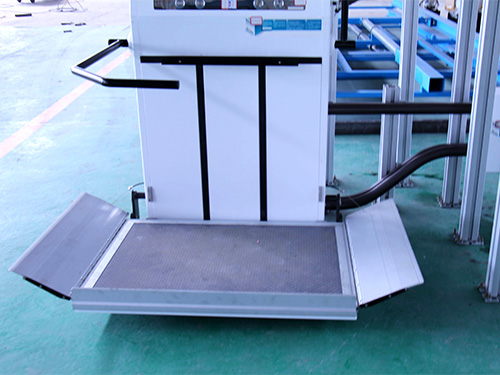 斜掛式輪椅升降平臺(tái)